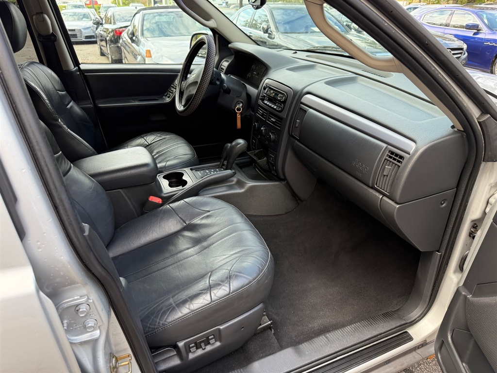2002 Jeep Grand Cherokee Laredo photo