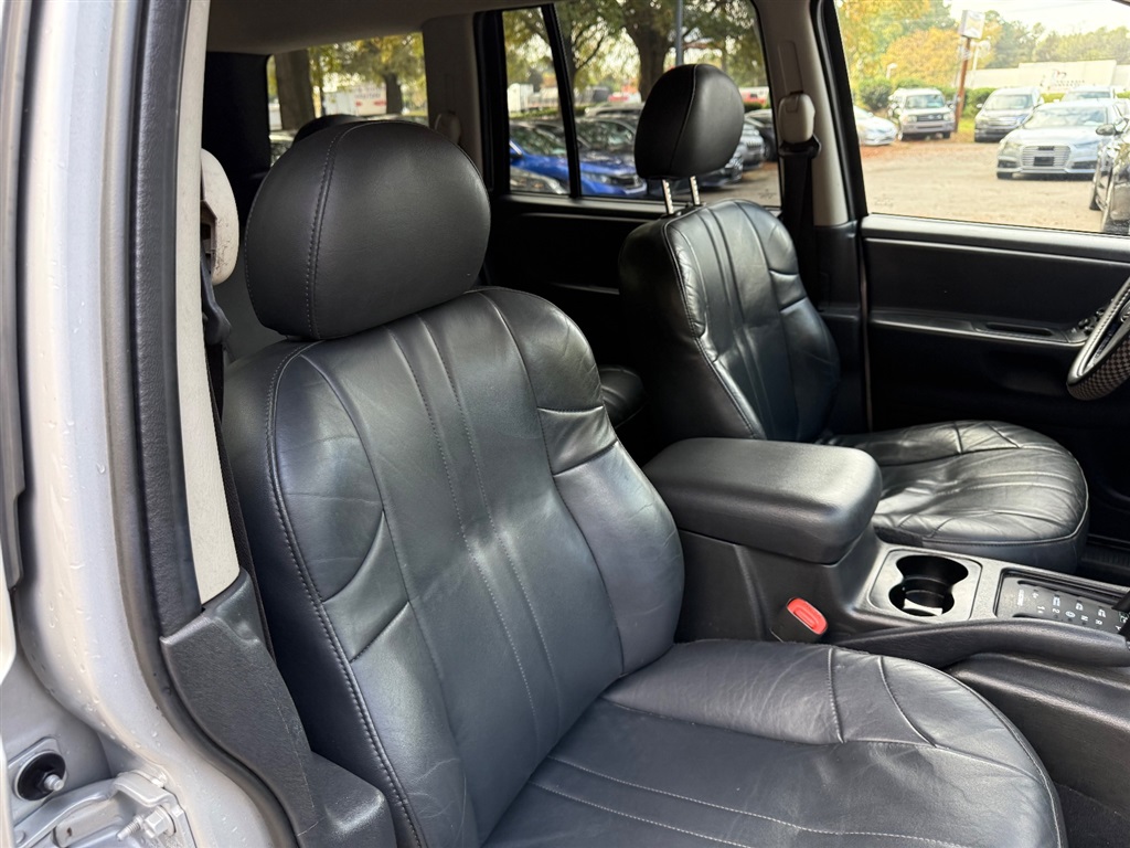 2002 Jeep Grand Cherokee Laredo photo