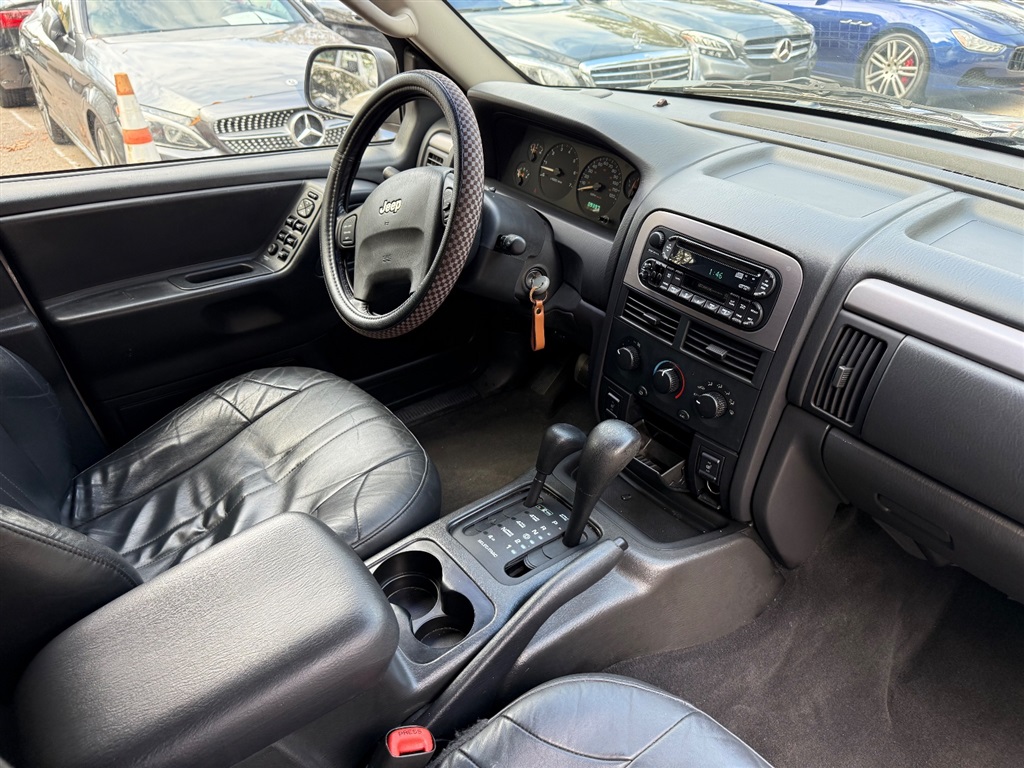 2002 Jeep Grand Cherokee Laredo photo