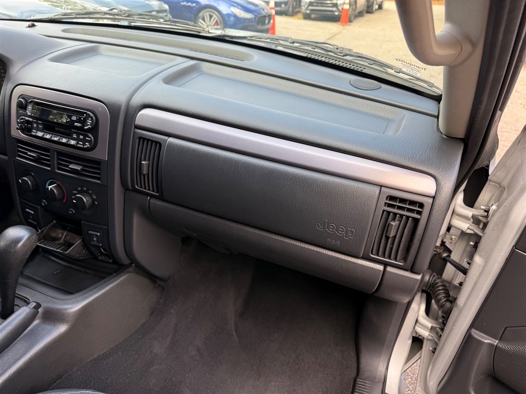 2002 Jeep Grand Cherokee Laredo photo