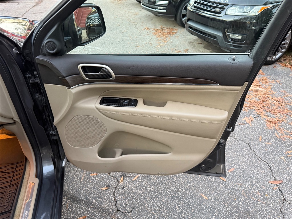 2014 Jeep Grand Cherokee Overland photo