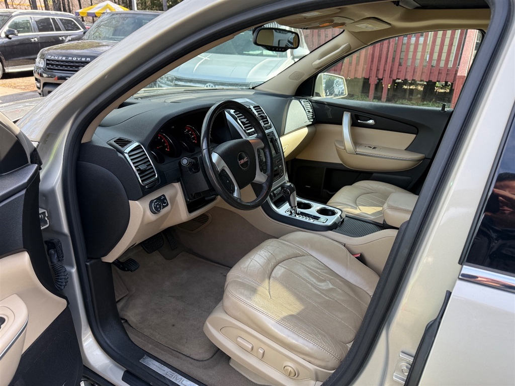 2010 GMC Acadia SLT-2 photo