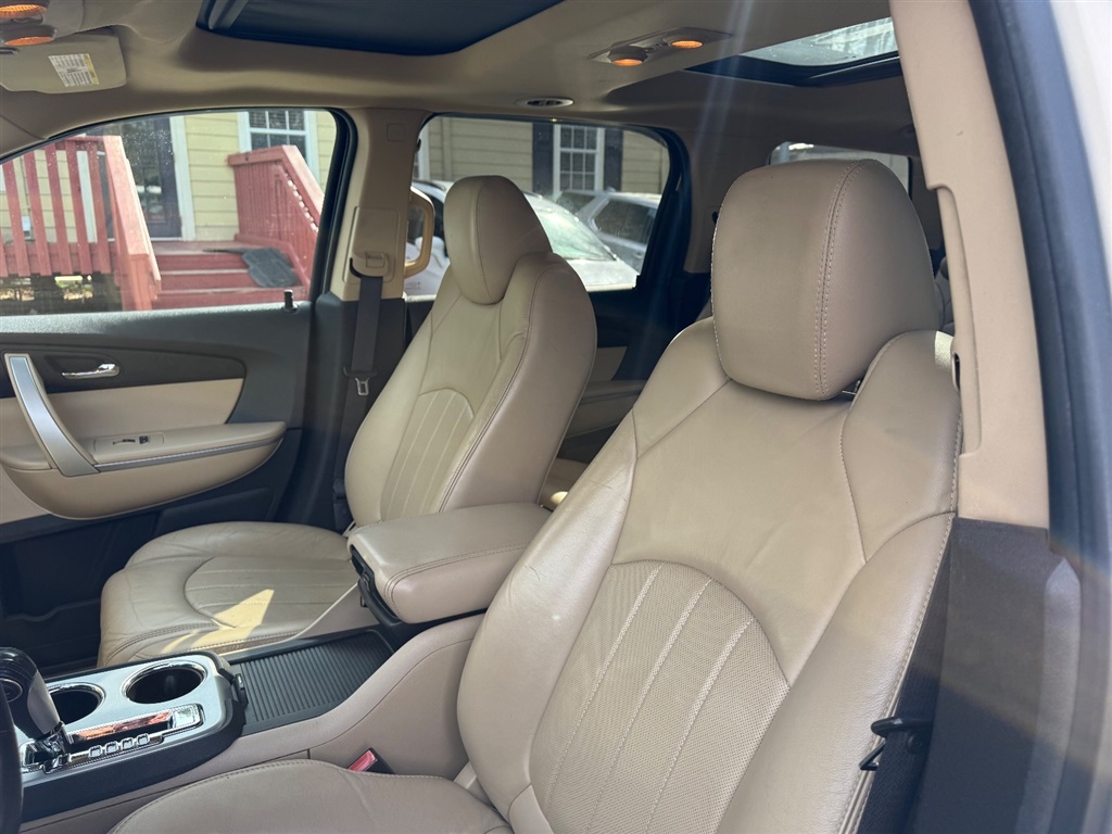2010 GMC Acadia SLT-2 photo