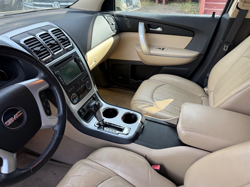 2010 GMC Acadia SLT-2 photo