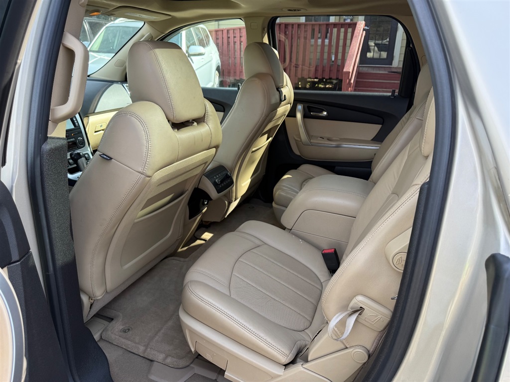 2010 GMC Acadia SLT-2 photo