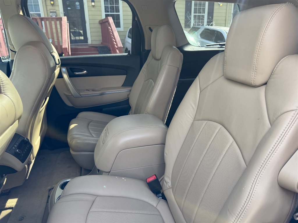 2010 GMC Acadia SLT-2 photo