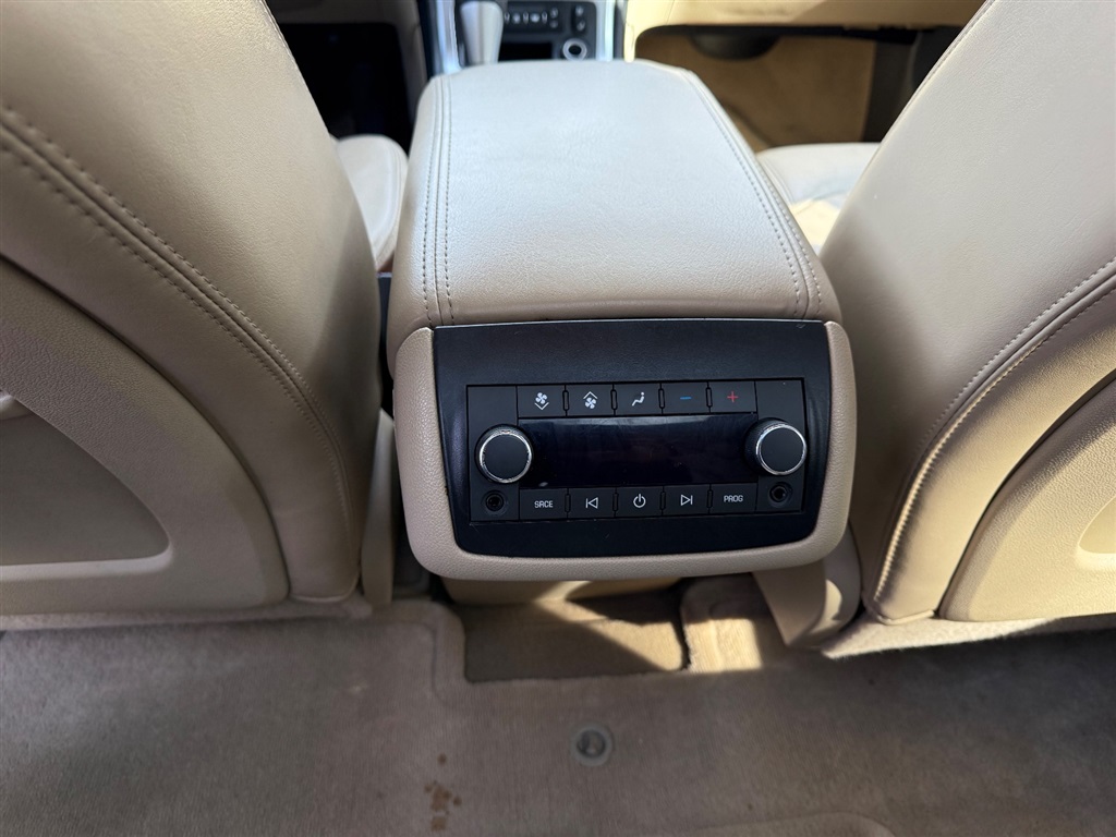 2010 GMC Acadia SLT-2 photo