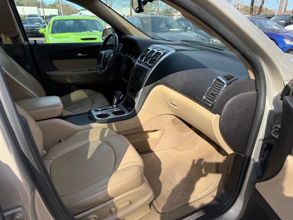 2010 GMC Acadia SLT-2 photo