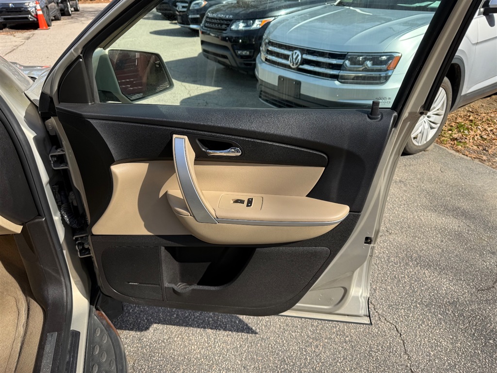 2010 GMC Acadia SLT-2 photo