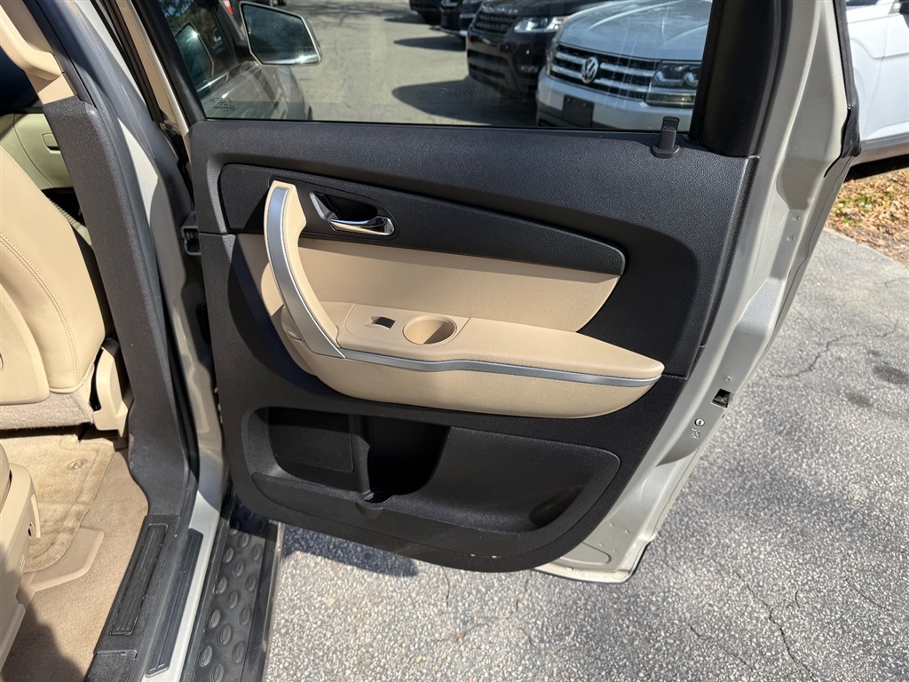 2010 GMC Acadia SLT-2 photo