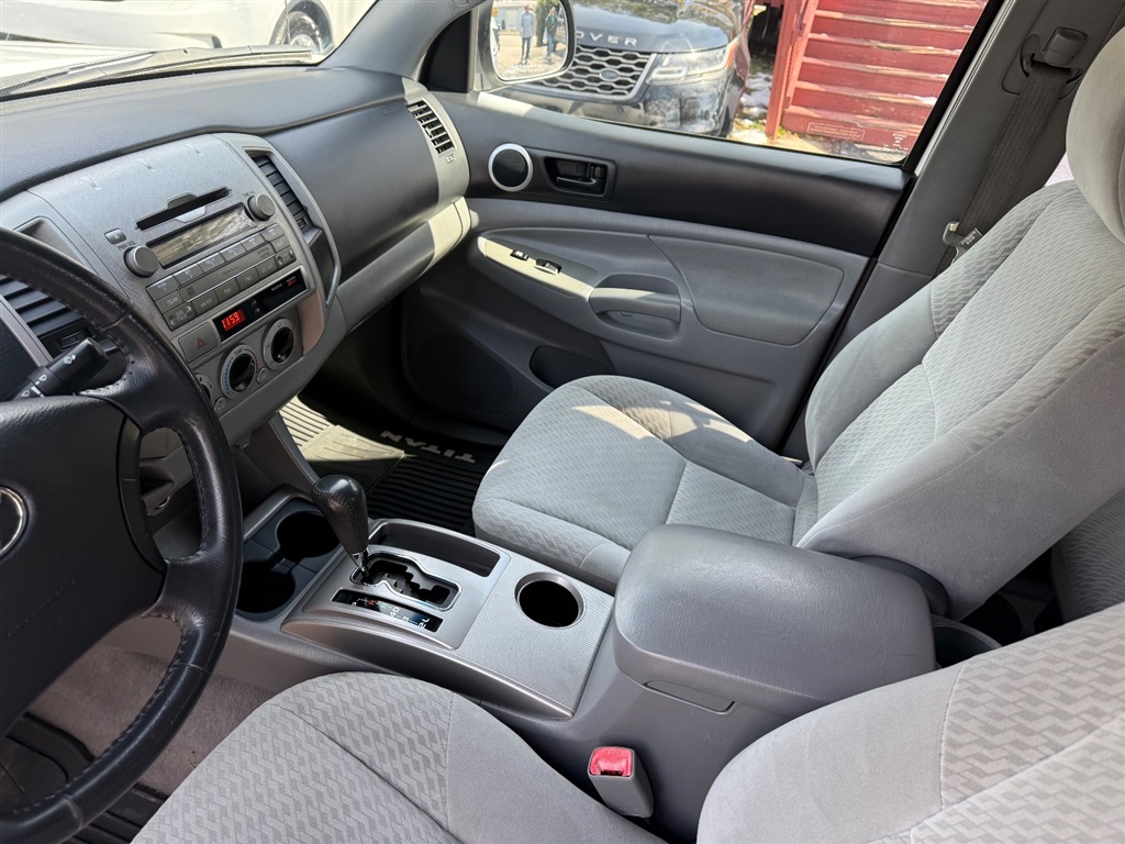 2011 Toyota Tacoma PreRunner V6 photo