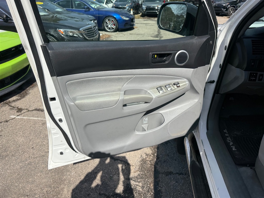 2011 Toyota Tacoma PreRunner V6 photo