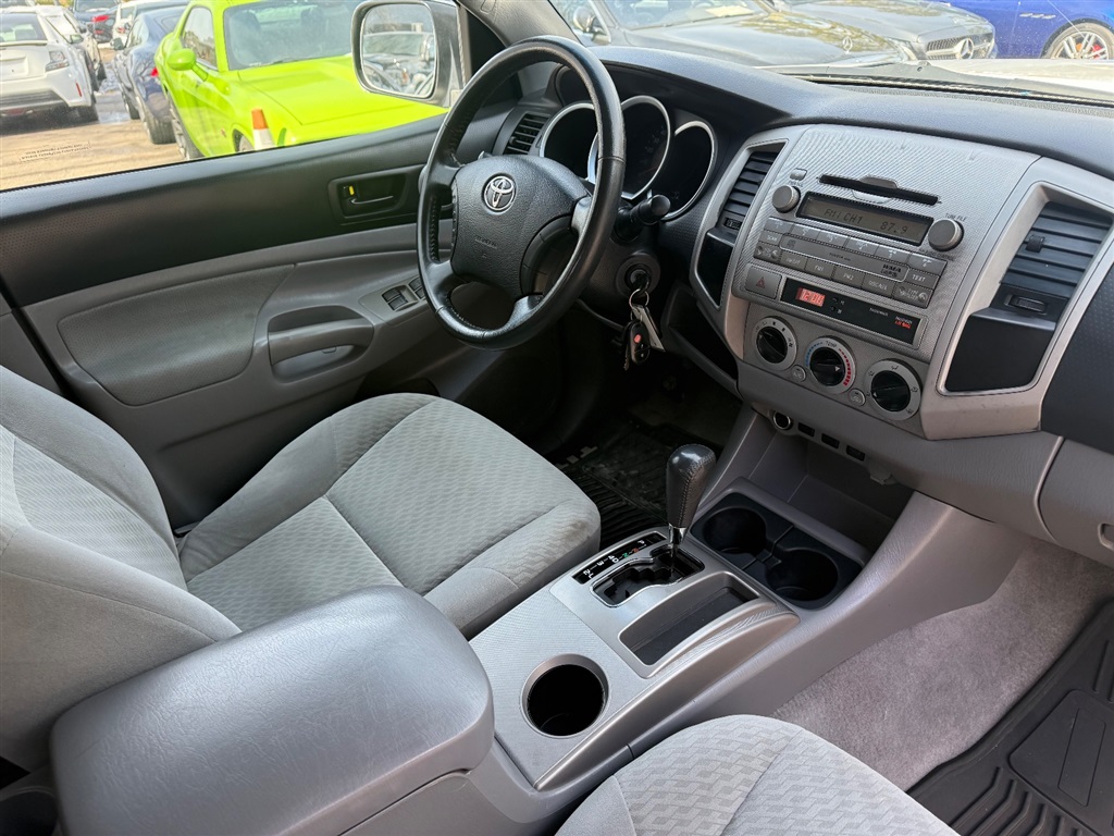 2011 Toyota Tacoma PreRunner V6 photo