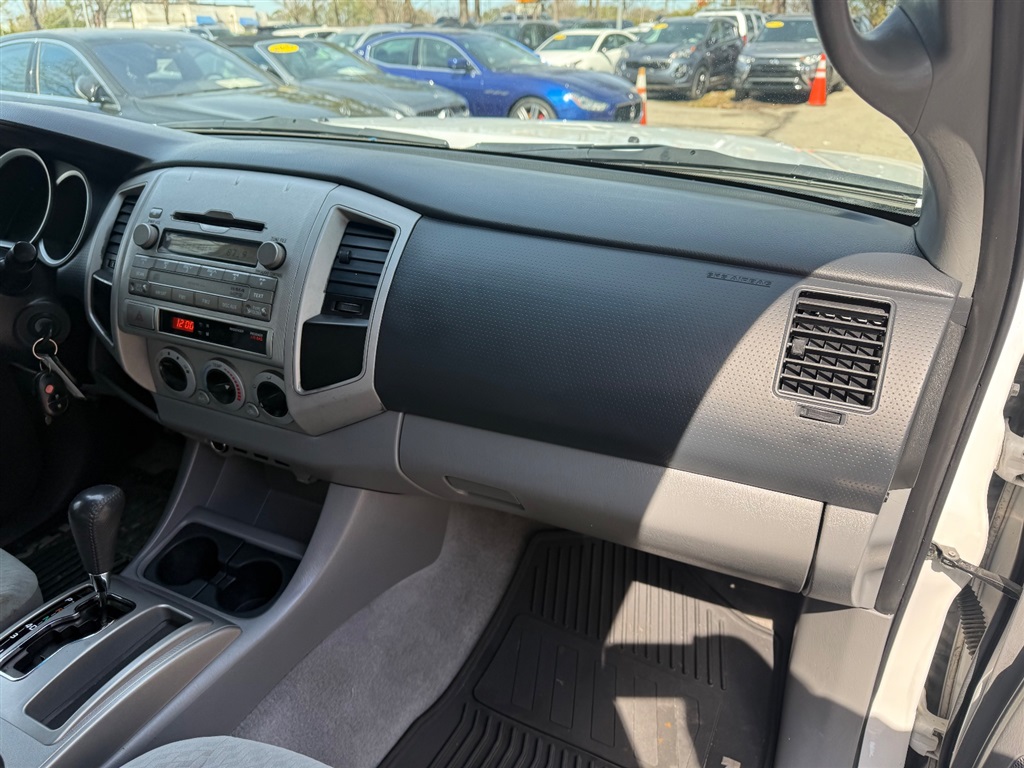 2011 Toyota Tacoma PreRunner V6 photo