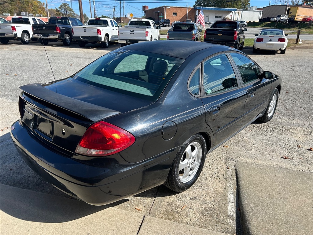 2004 Ford Taurus SES photo