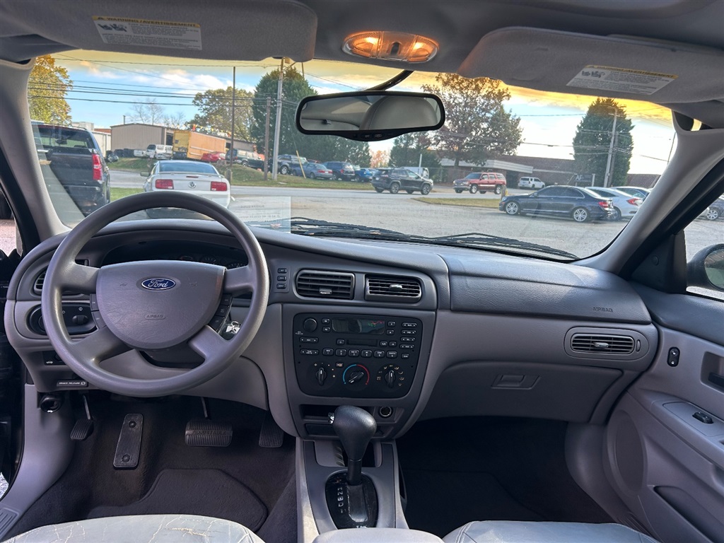 2004 Ford Taurus SES photo