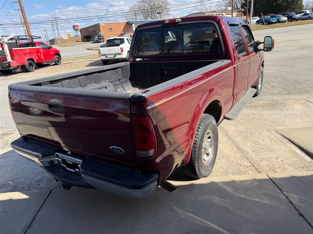 FordF-250 SD XLT Crew Cab 2WD3