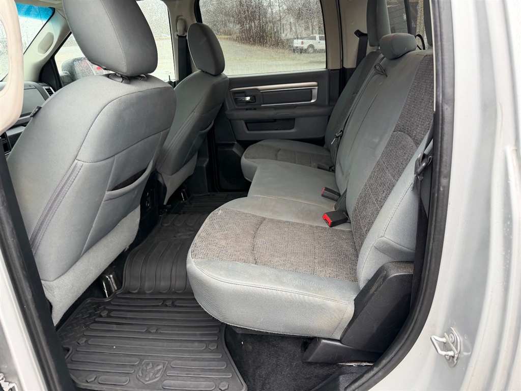 RAM1500 SLT Crew Cab SWB 4WD5