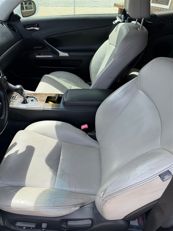 LexusIS C 2508
