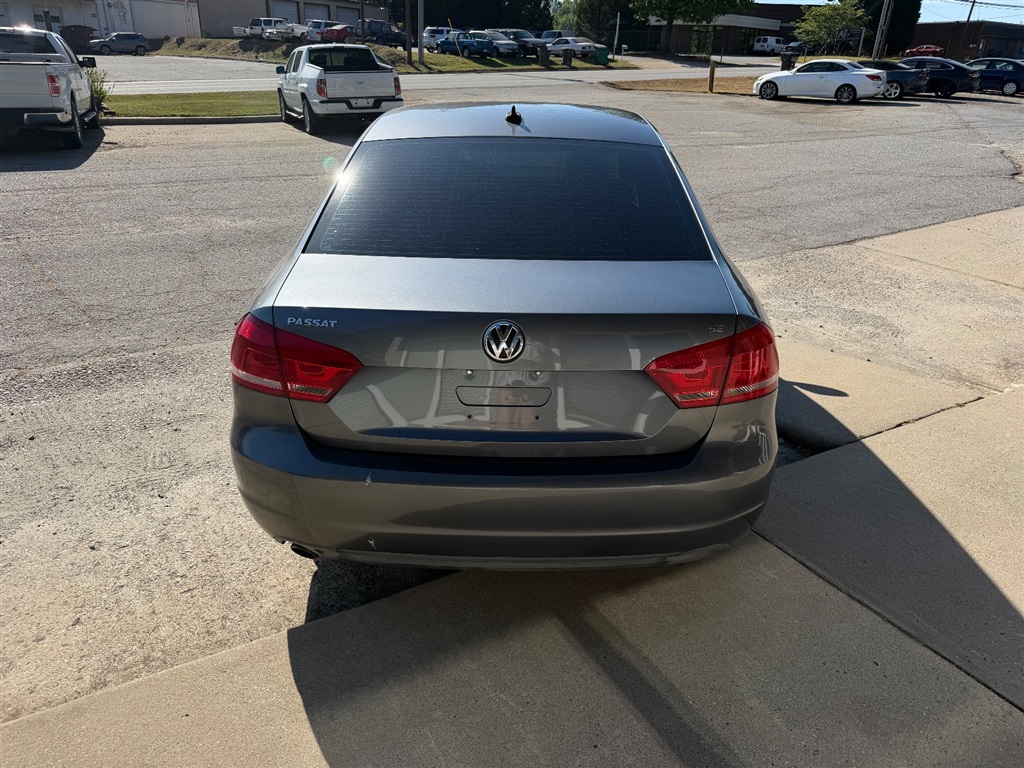 VolkswagenPassat 2.5L SE AT4