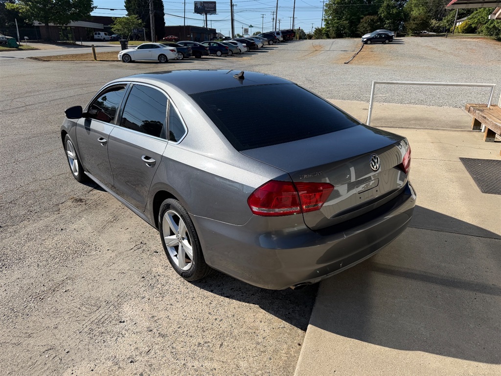 VolkswagenPassat 2.5L SE AT5