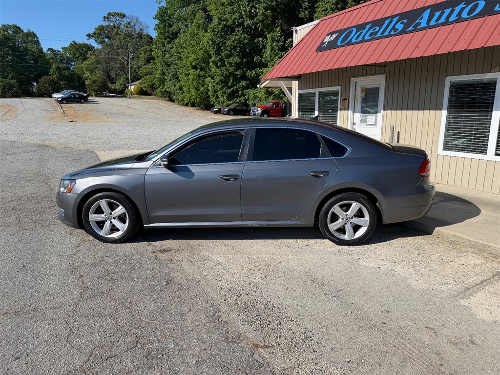 VolkswagenPassat 2.5L SE AT6