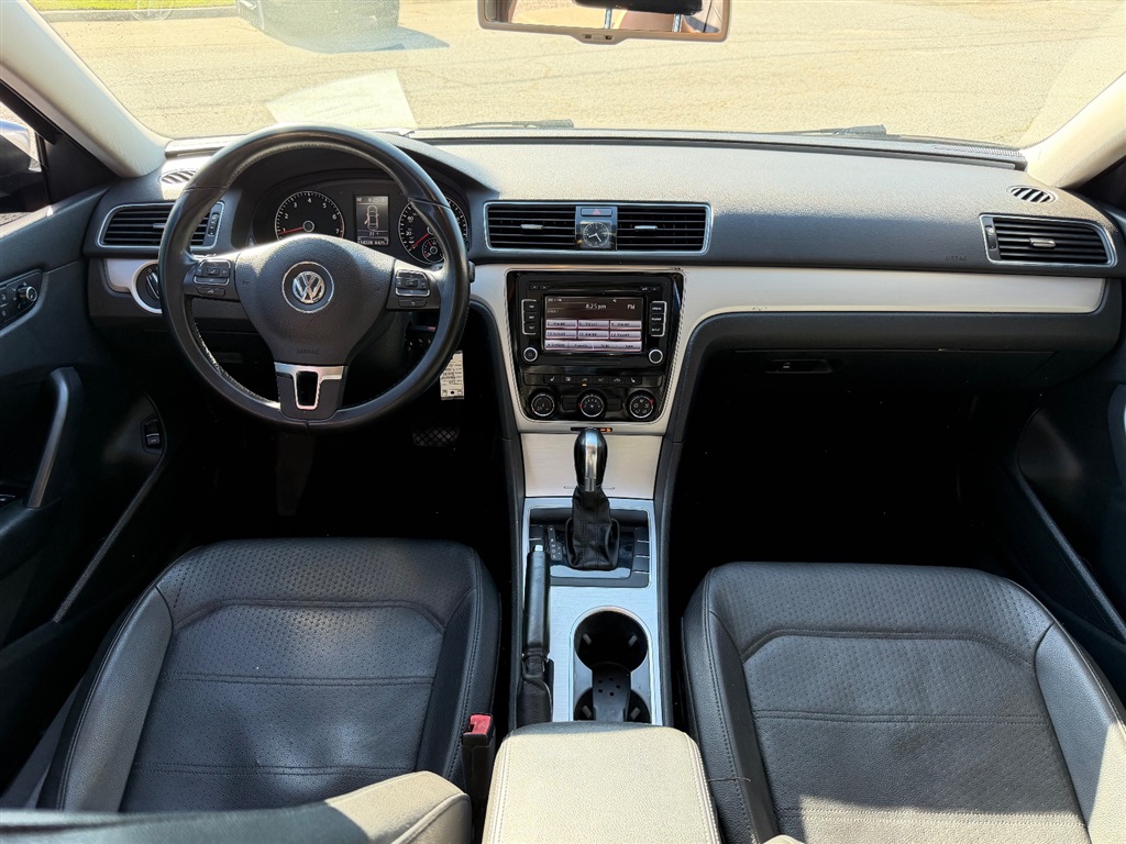 VolkswagenPassat 2.5L SE AT9