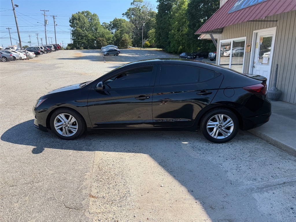 HyundaiElantra Limited3