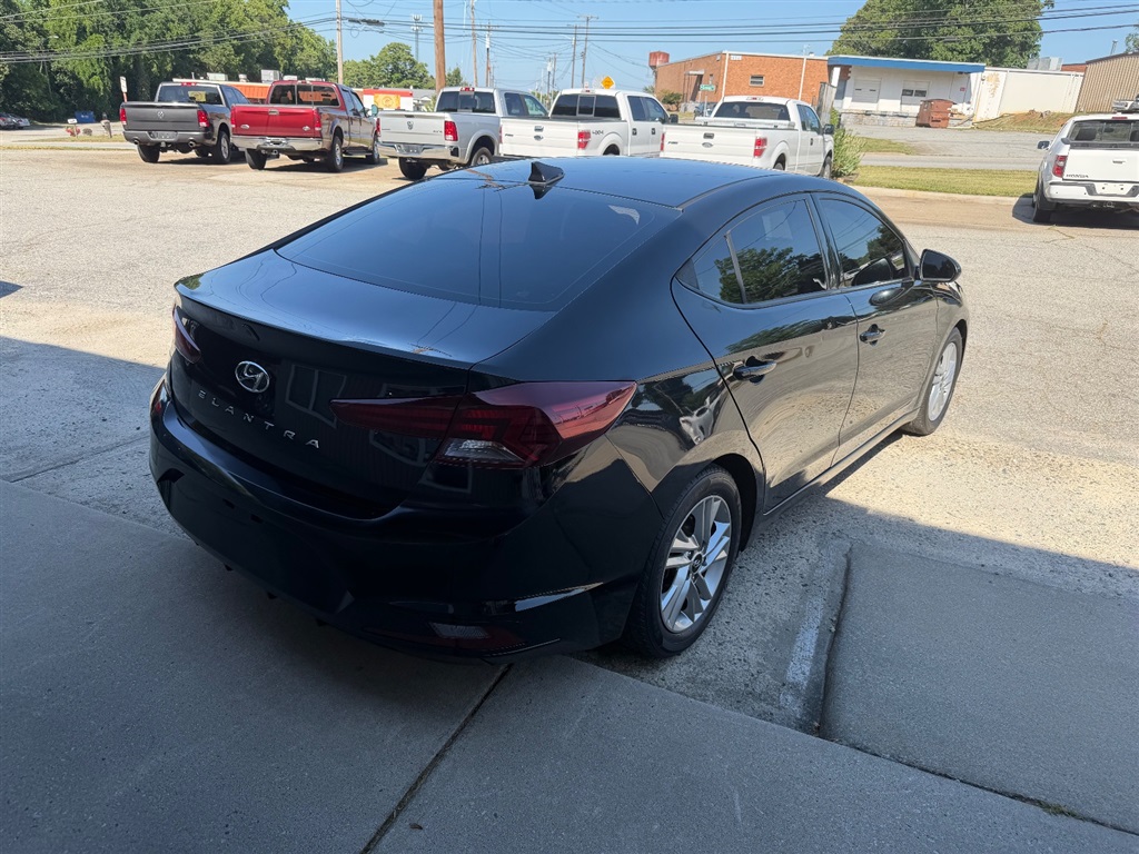 HyundaiElantra Limited4
