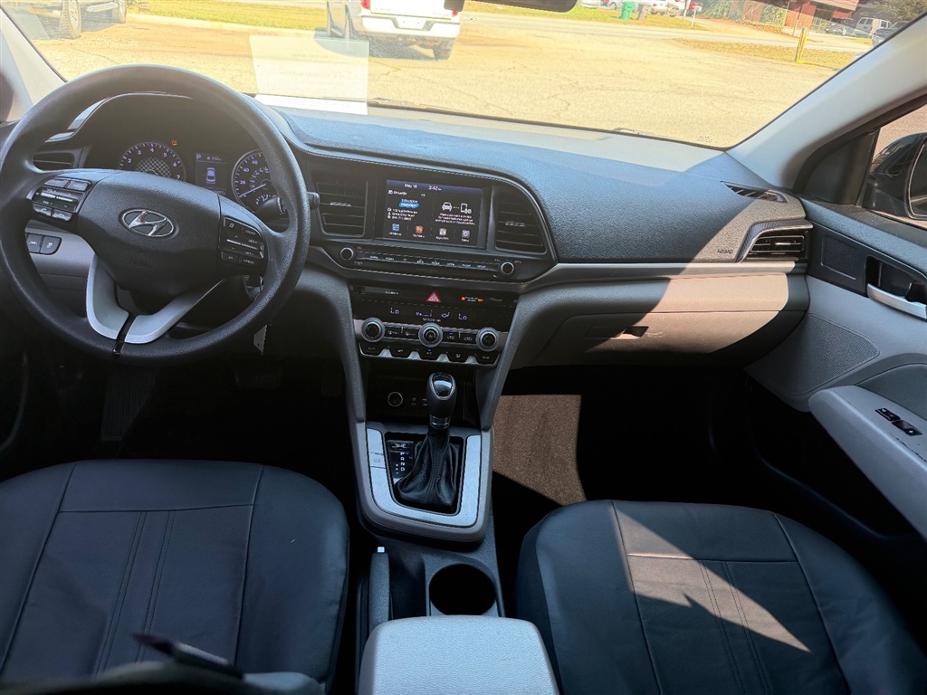 HyundaiElantra Limited8