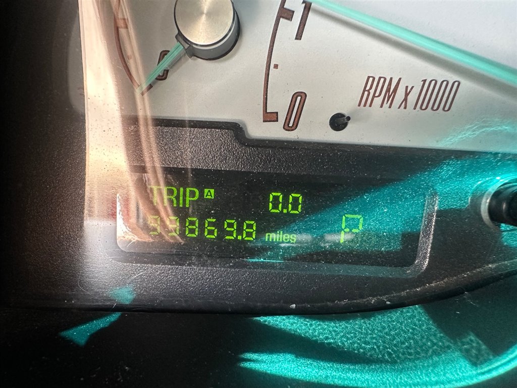 2002 Ford Thunderbird Deluxe photo 4