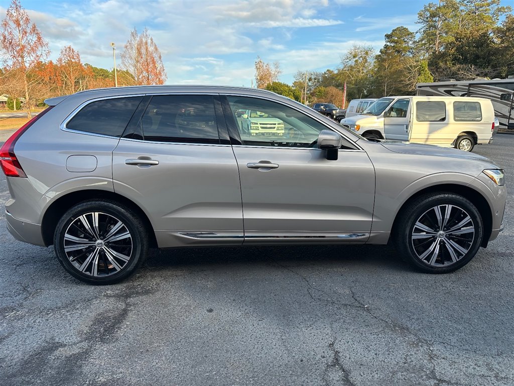 2023 Volvo XC60 B5 Plus photo 3