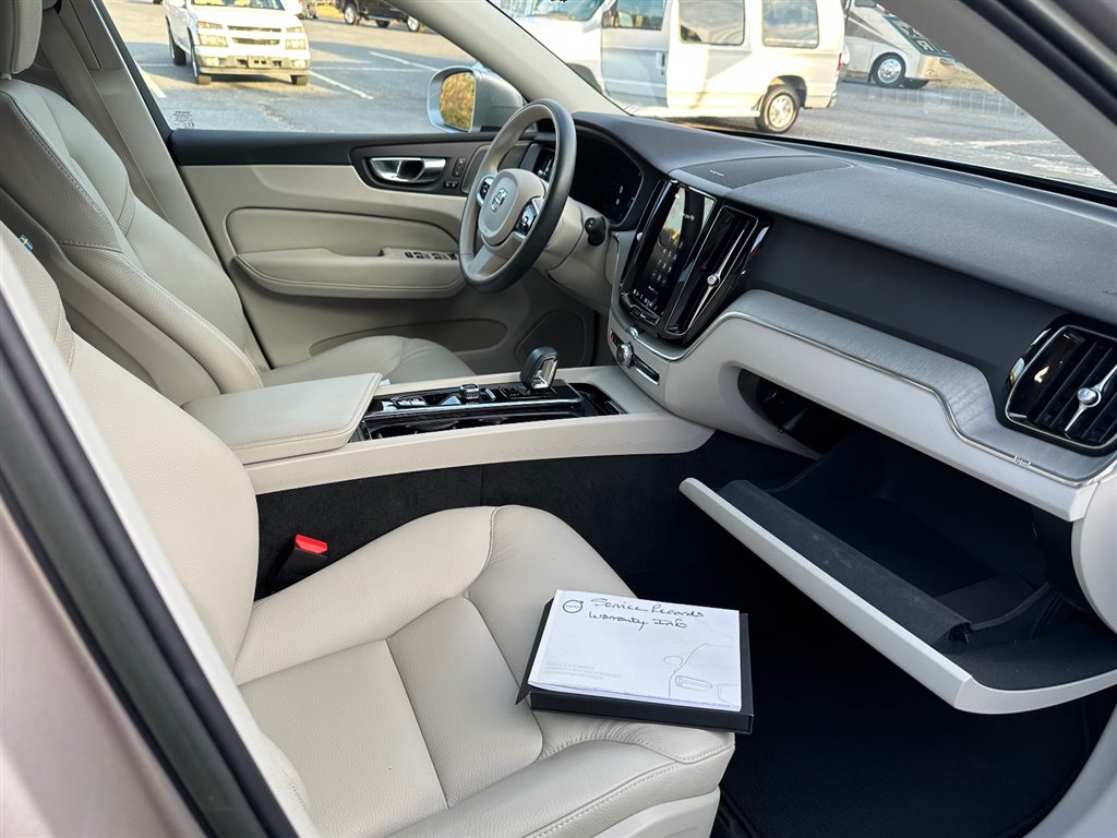 2023 Volvo XC60 B5 Plus photo 4
