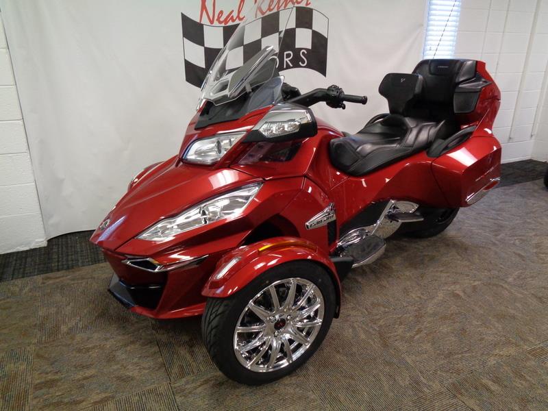 The 2015 Can-AM Spyder® RT Limited SE6 