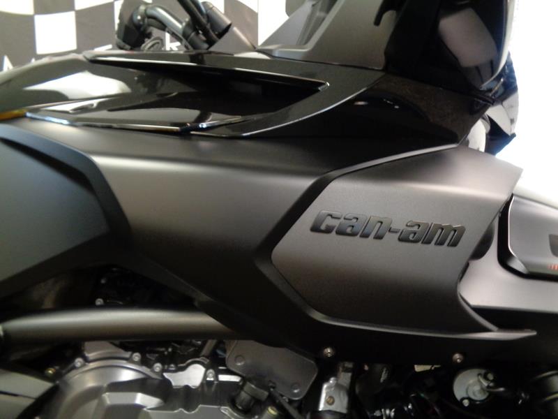 2016 Can-AM Spyder® F3 Limited Specia  photo