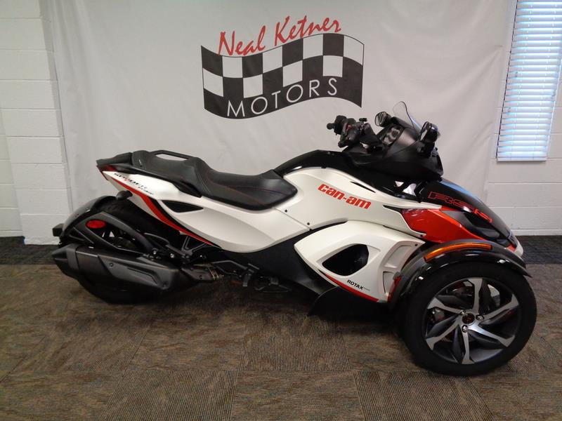 The 2015 Can-AM Spyder® RS-S SE5  photos