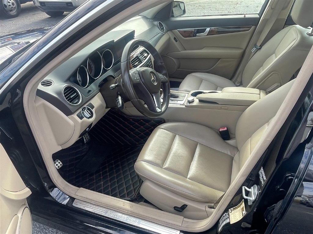 2012 Mercedes-Benz C-Class C300 4MATIC Luxury photo