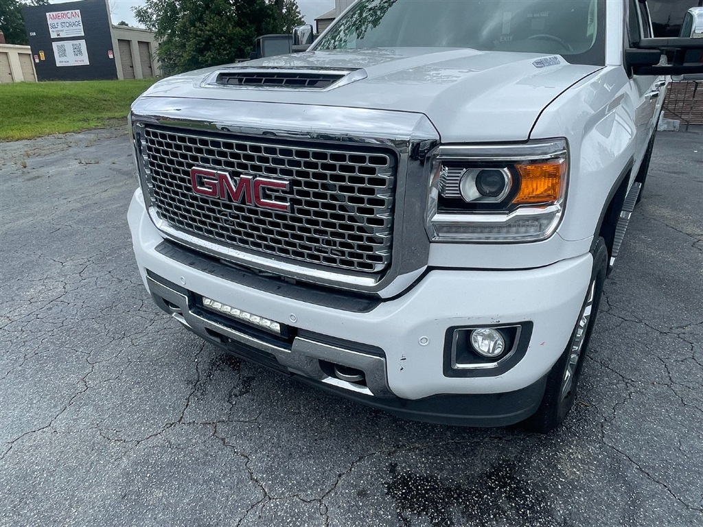 GMCSierra 2500HD Denali Crew Cab 4WD13