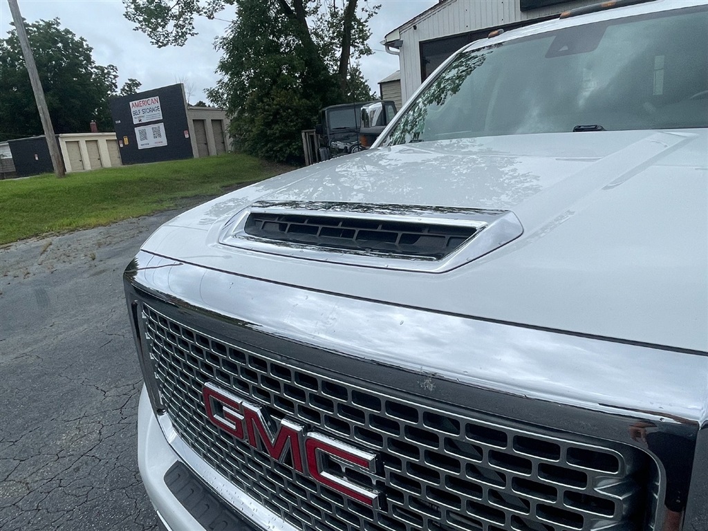 GMCSierra 2500HD Denali Crew Cab 4WD14
