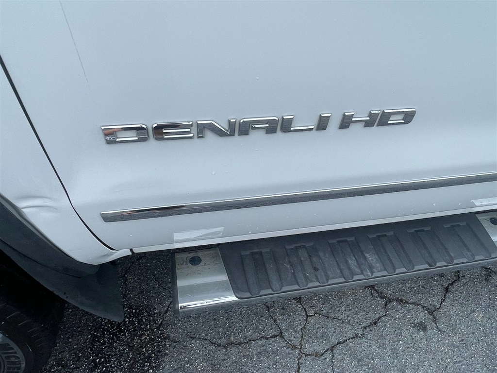 GMCSierra 2500HD Denali Crew Cab 4WD16