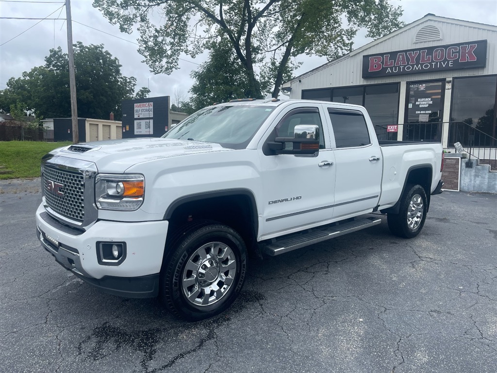 GMCSierra 2500HD Denali Crew Cab 4WD2