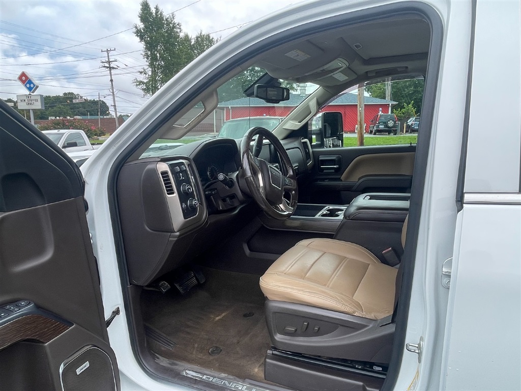 GMCSierra 2500HD Denali Crew Cab 4WD23