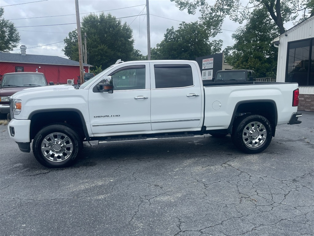 GMCSierra 2500HD Denali Crew Cab 4WD4
