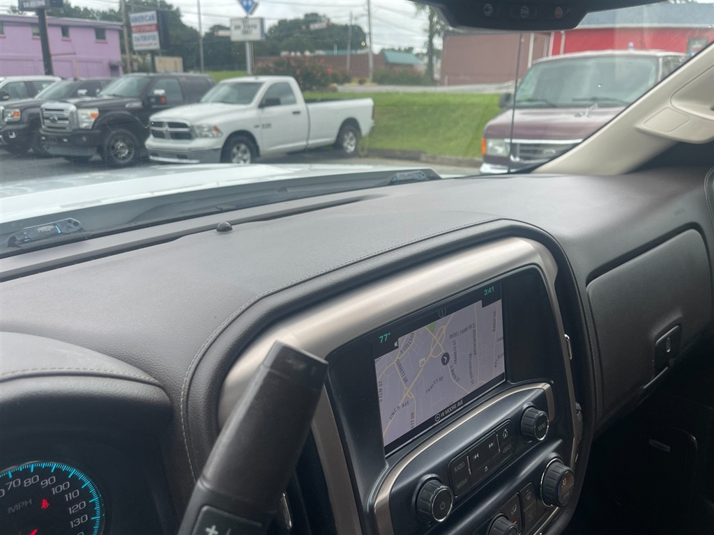 GMCSierra 2500HD Denali Crew Cab 4WD41