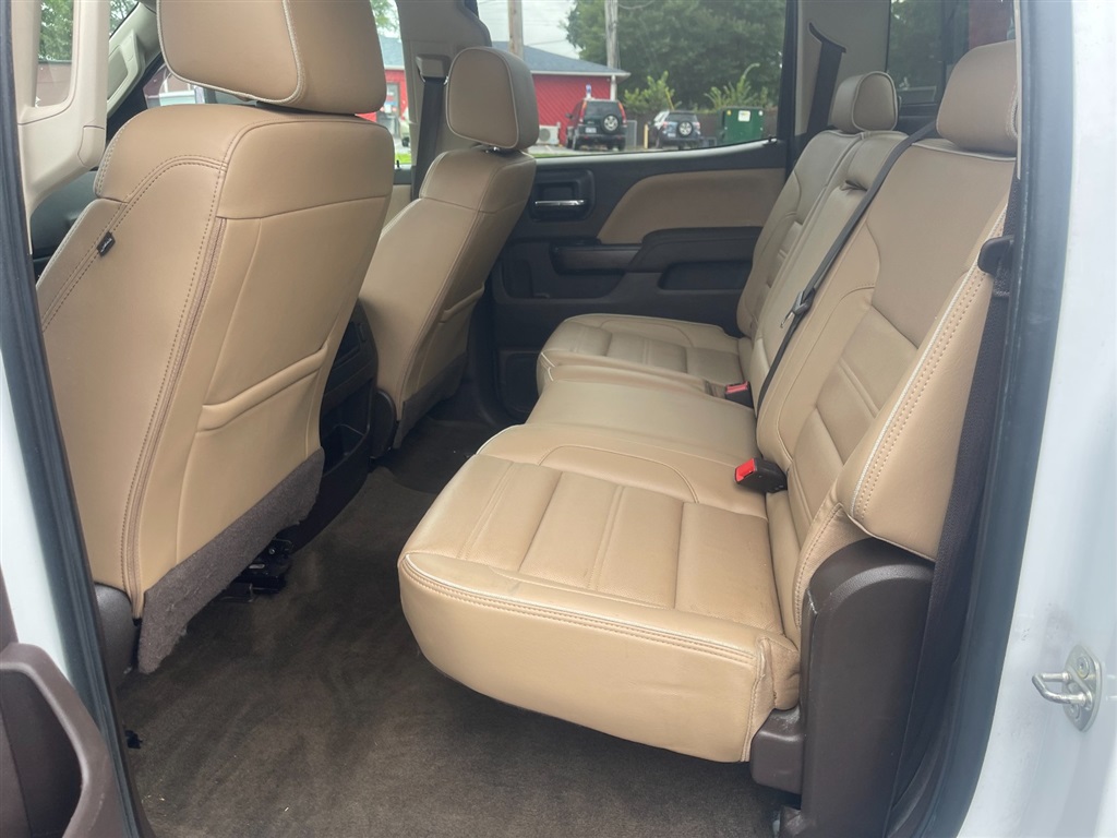 GMCSierra 2500HD Denali Crew Cab 4WD44