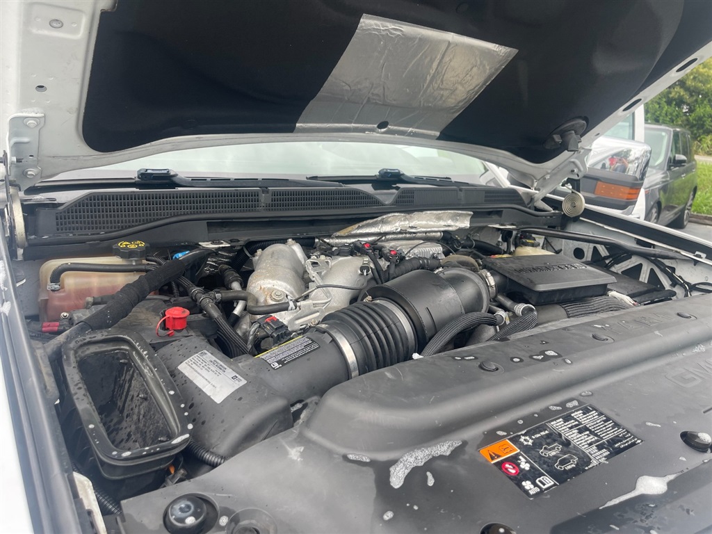 GMCSierra 2500HD Denali Crew Cab 4WD46