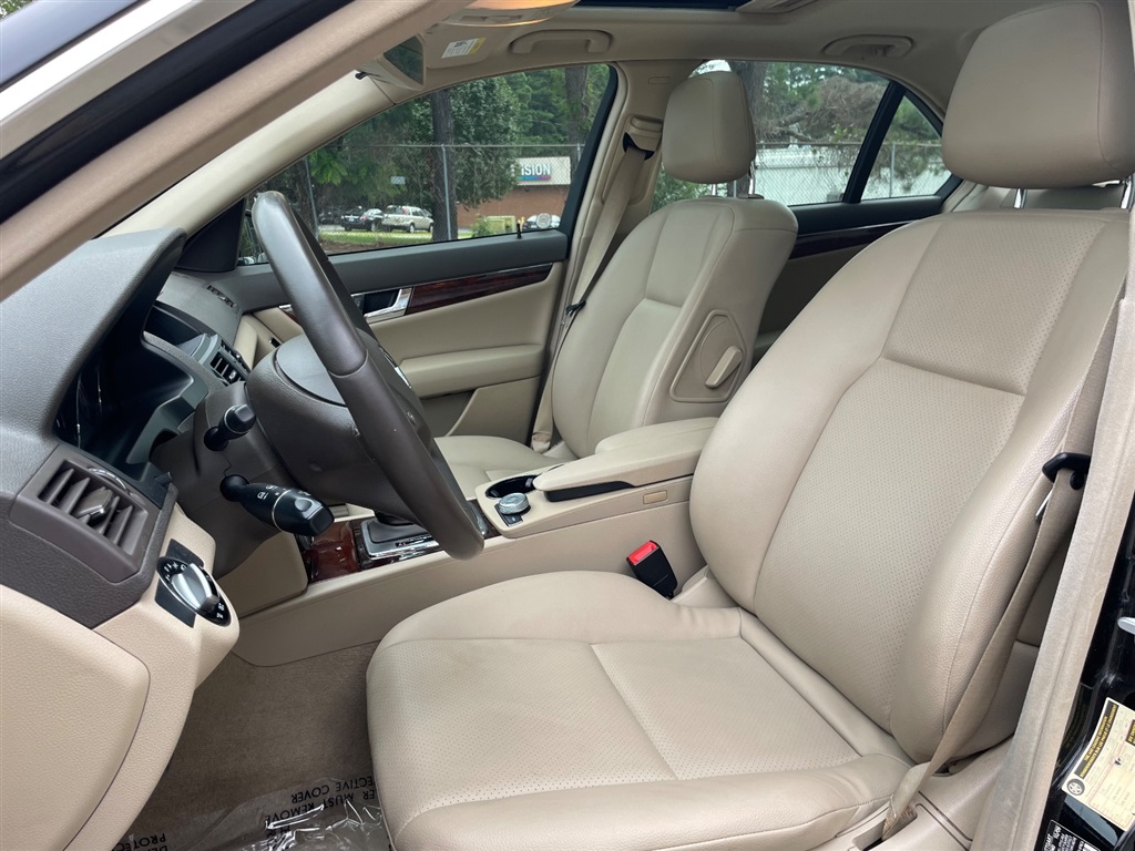 2010 Mercedes-Benz C-Class C300 Sport photo