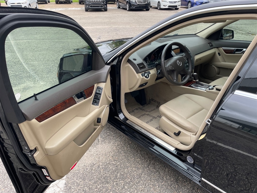 2010 Mercedes-Benz C-Class C300 Sport photo