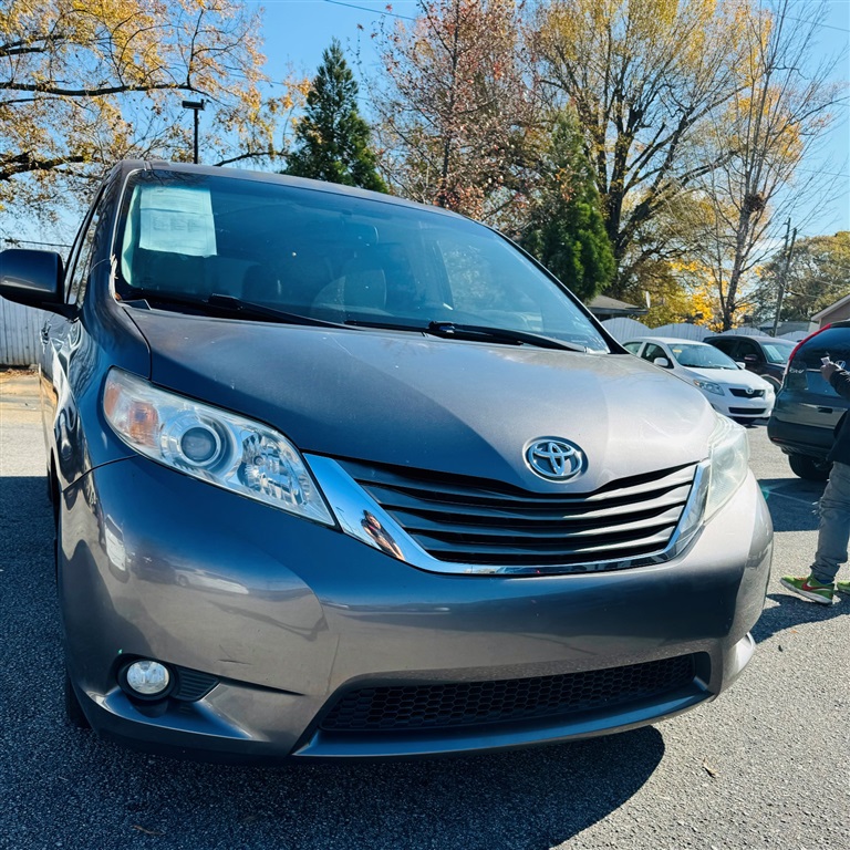 2011 Toyota Sienna XLE 8-Passenger photo