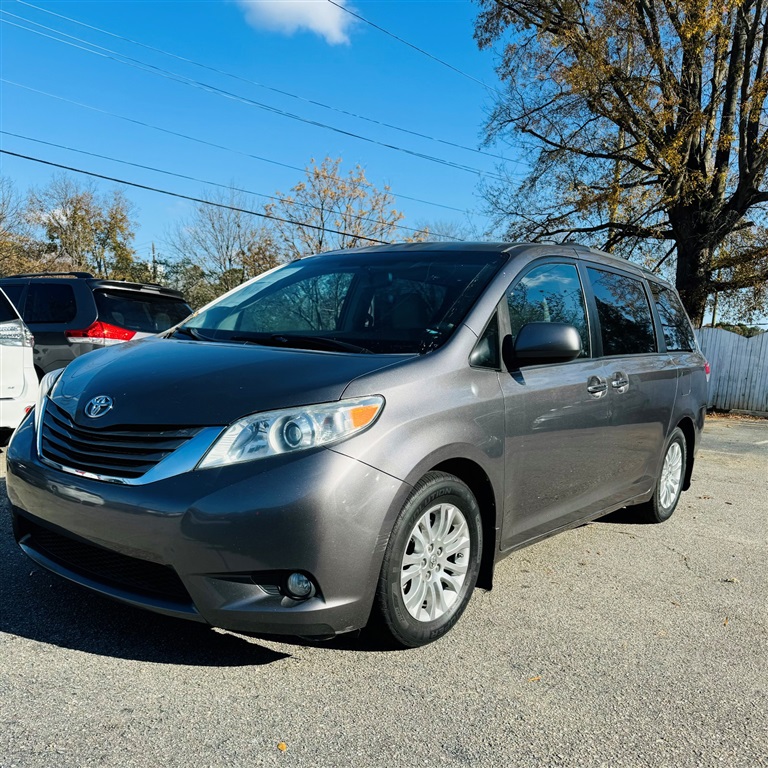 2011 Toyota Sienna XLE 8-Passenger photo